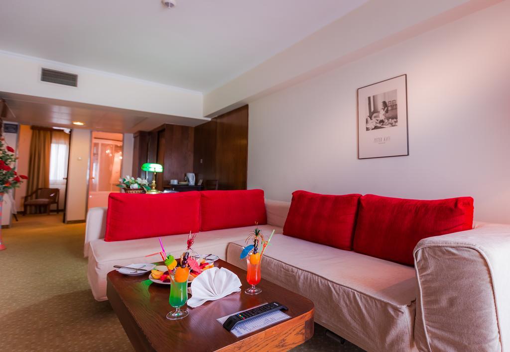 Derici Hotel Кушадасы Экстерьер фото